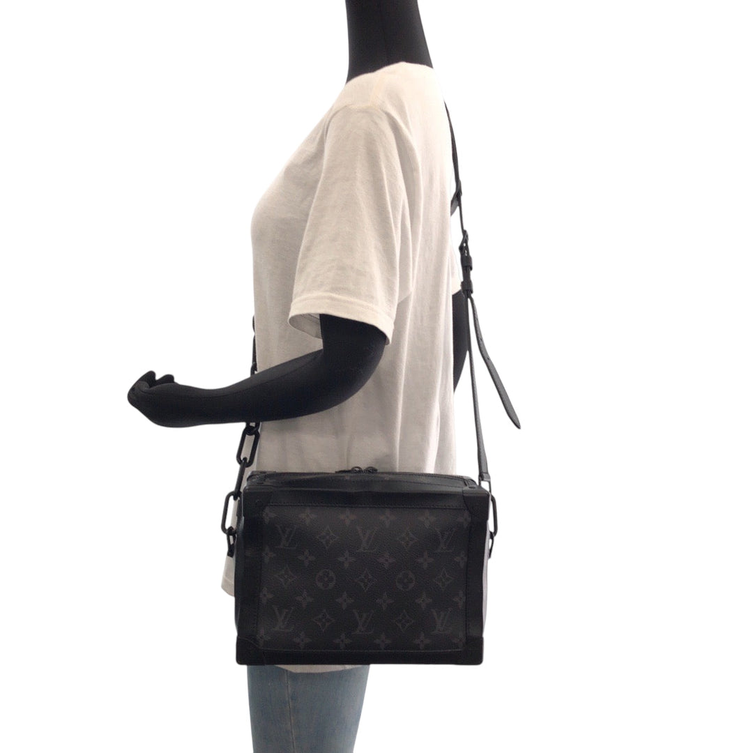 LOUIS VUITTON Shoulder Bag M44730 PVC Black Black Metal Chain Shoulder Bag Pochette Monogram Eclipse Soft Trunk mens Used Authentic