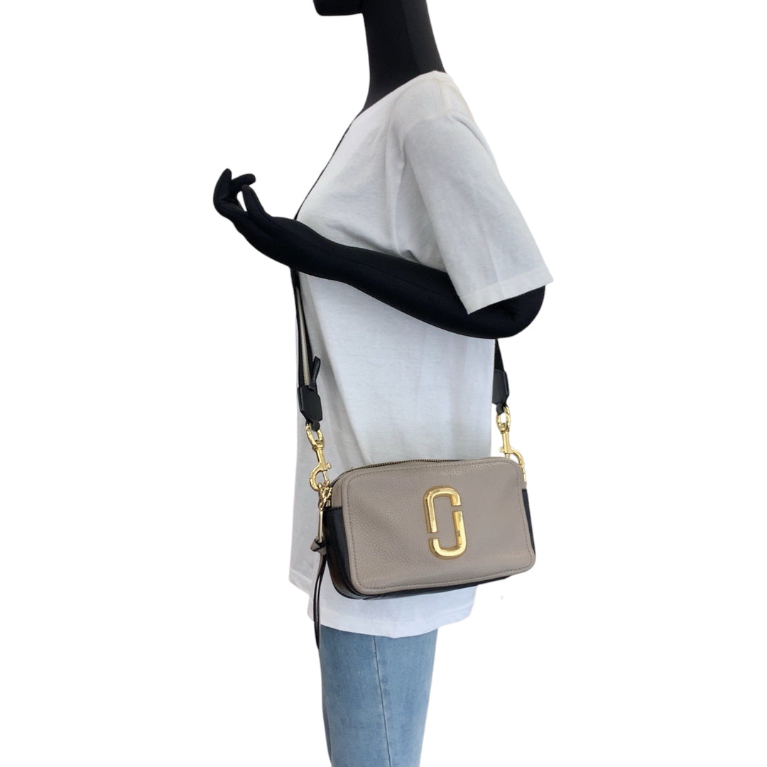 MARC BY MARC JACOBS Shoulder Bag F SE 2250 leather Beige Black Gold Metal Shoulder Bag pochette Women(Unisex) Used Authentic