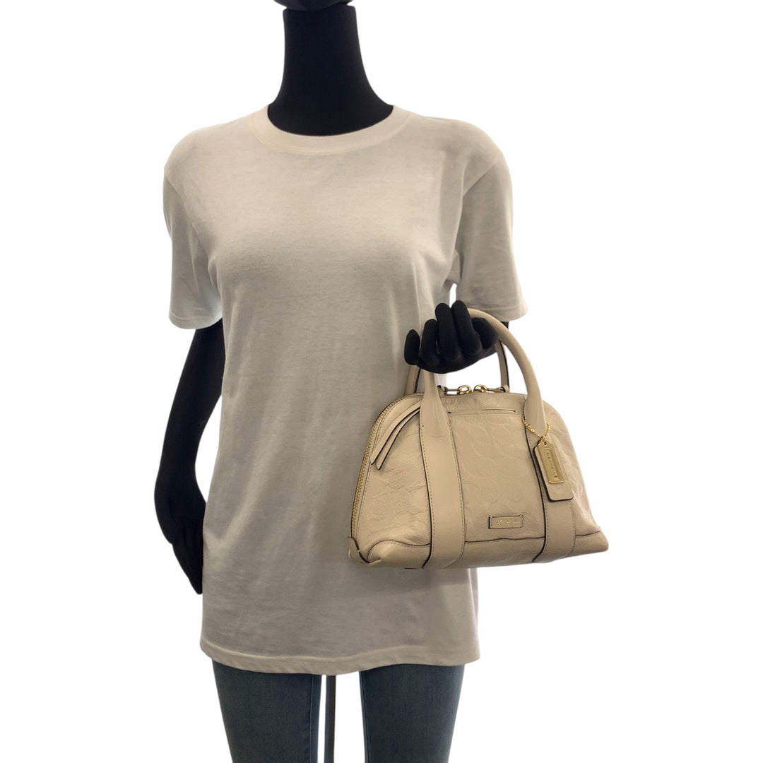 COACH Shoulder Bag 30152 leather White GoldMetal Shoulder Bag handbag Signature Women Used Authentic