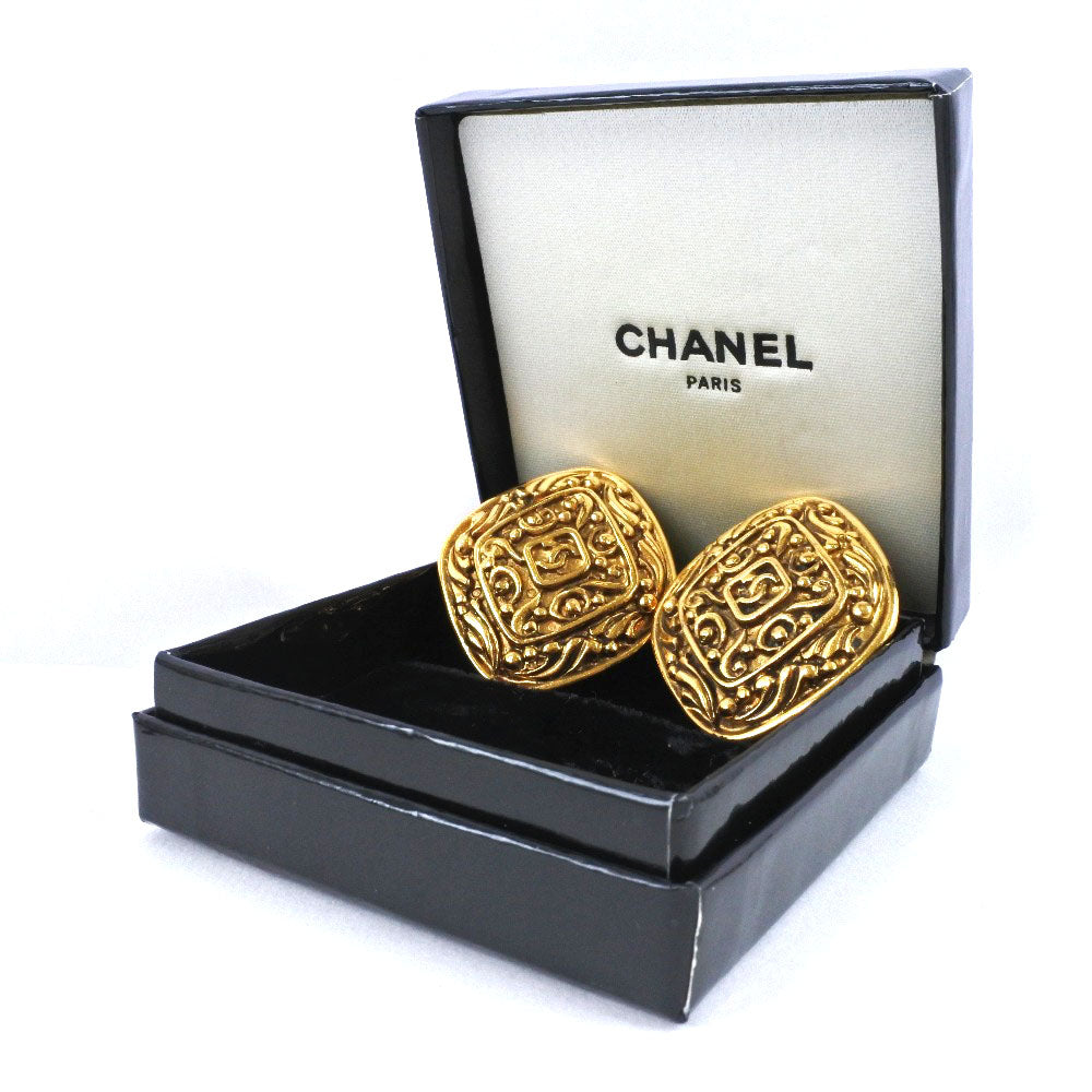 CHANEL Earring Plated Gold gold vintage Rhombus COCO Mark Women Used Authentic