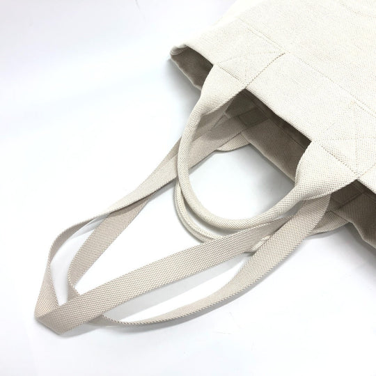 GUCCI Tote Bag 779510 canvas white Embossed logo canvas unisex(Unisex) Used Authentic