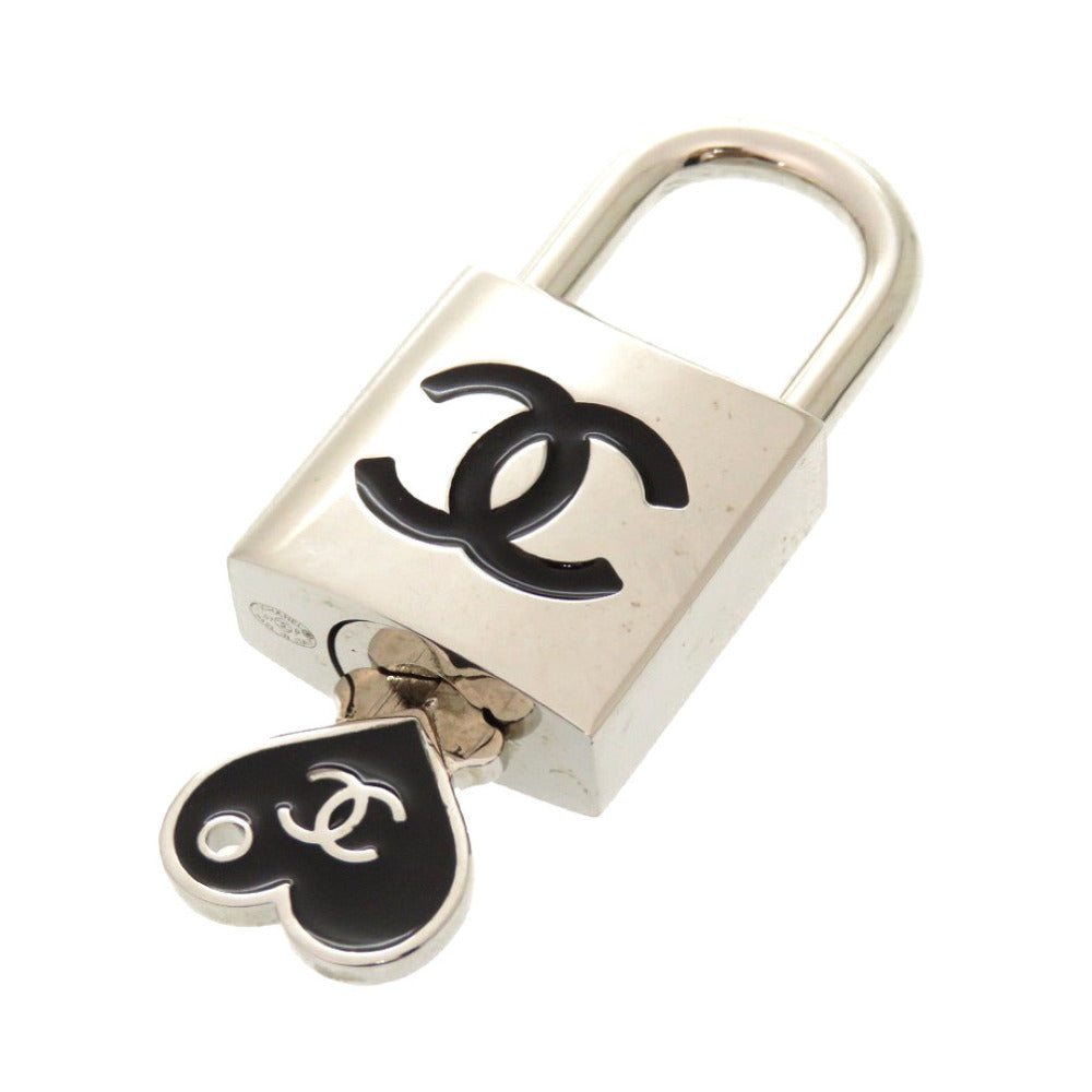 CHANEL Cadena metal Silver Padlock COCO Mark Heart Women Used Authentic