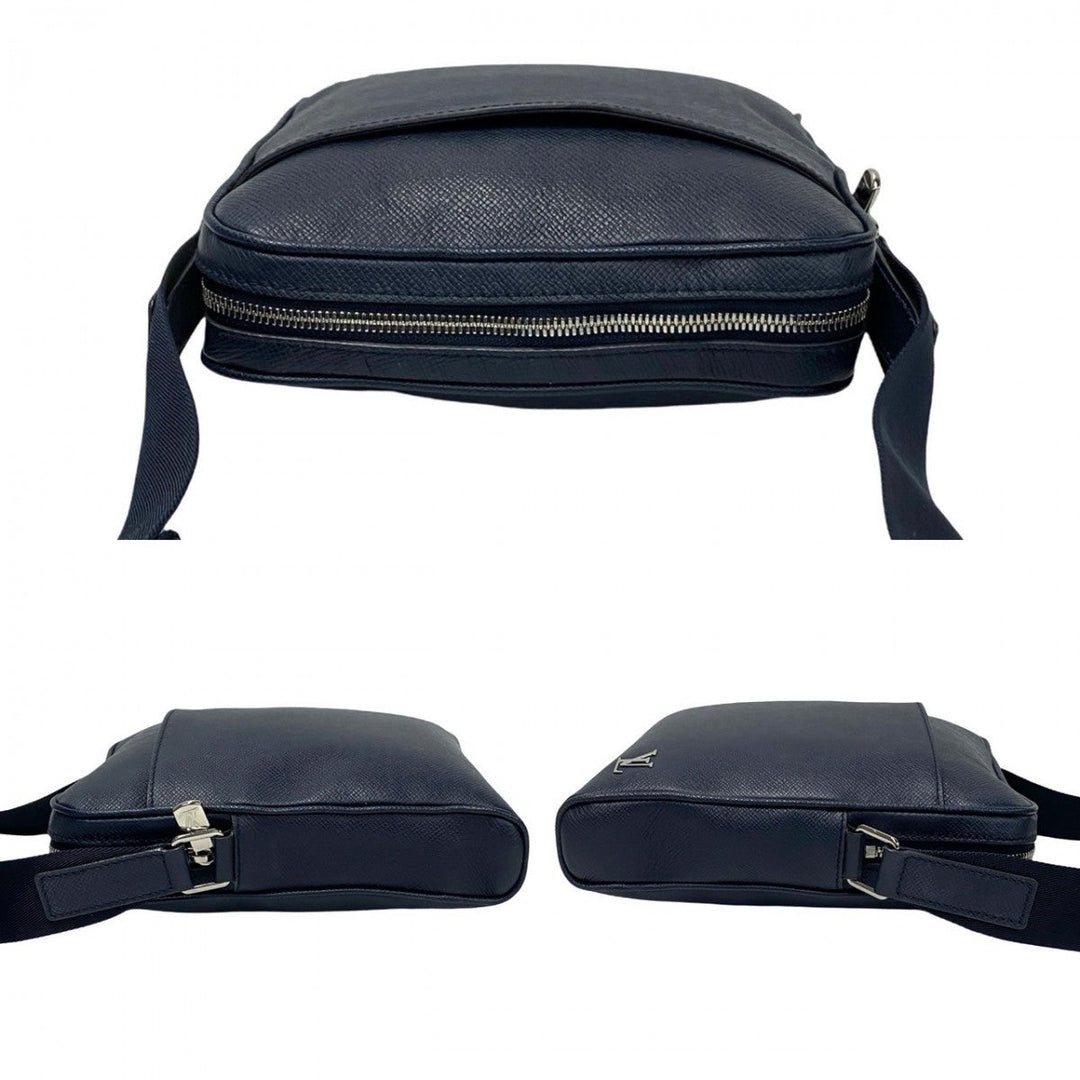 LOUIS VUITTON Shoulder Bag leather Navy Taiga Messenger PPM