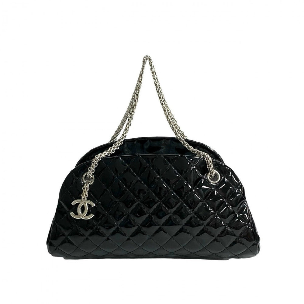 CHANEL Shoulder Bag Patent leather black Matrasse