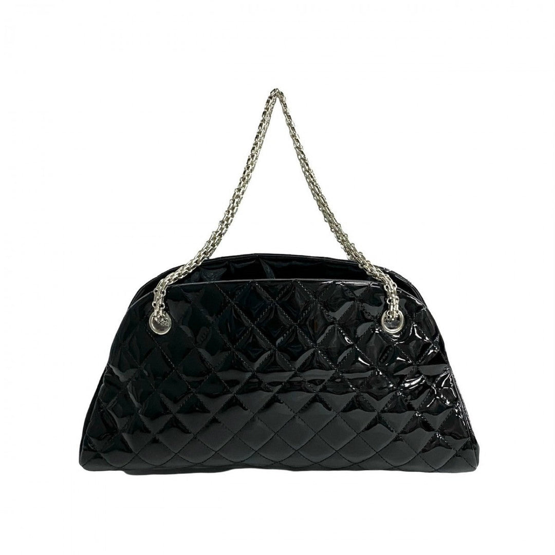 CHANEL Shoulder Bag Patent leather black Matrasse