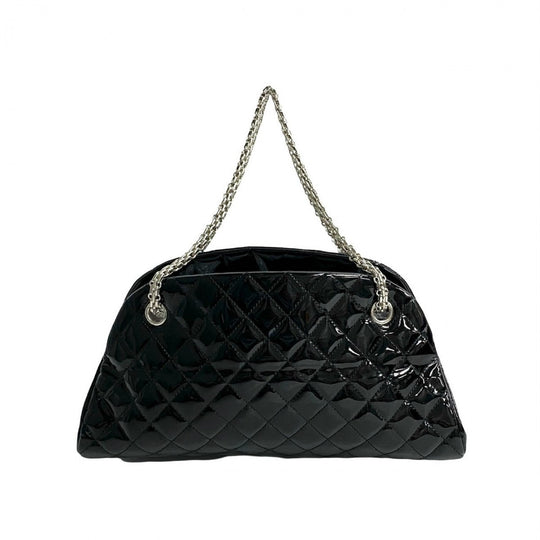 CHANEL Shoulder Bag Patent leather black Matrasse