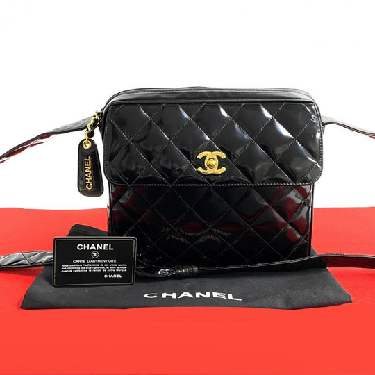 CHANEL Shoulder Bag Patent leather black Matrasse