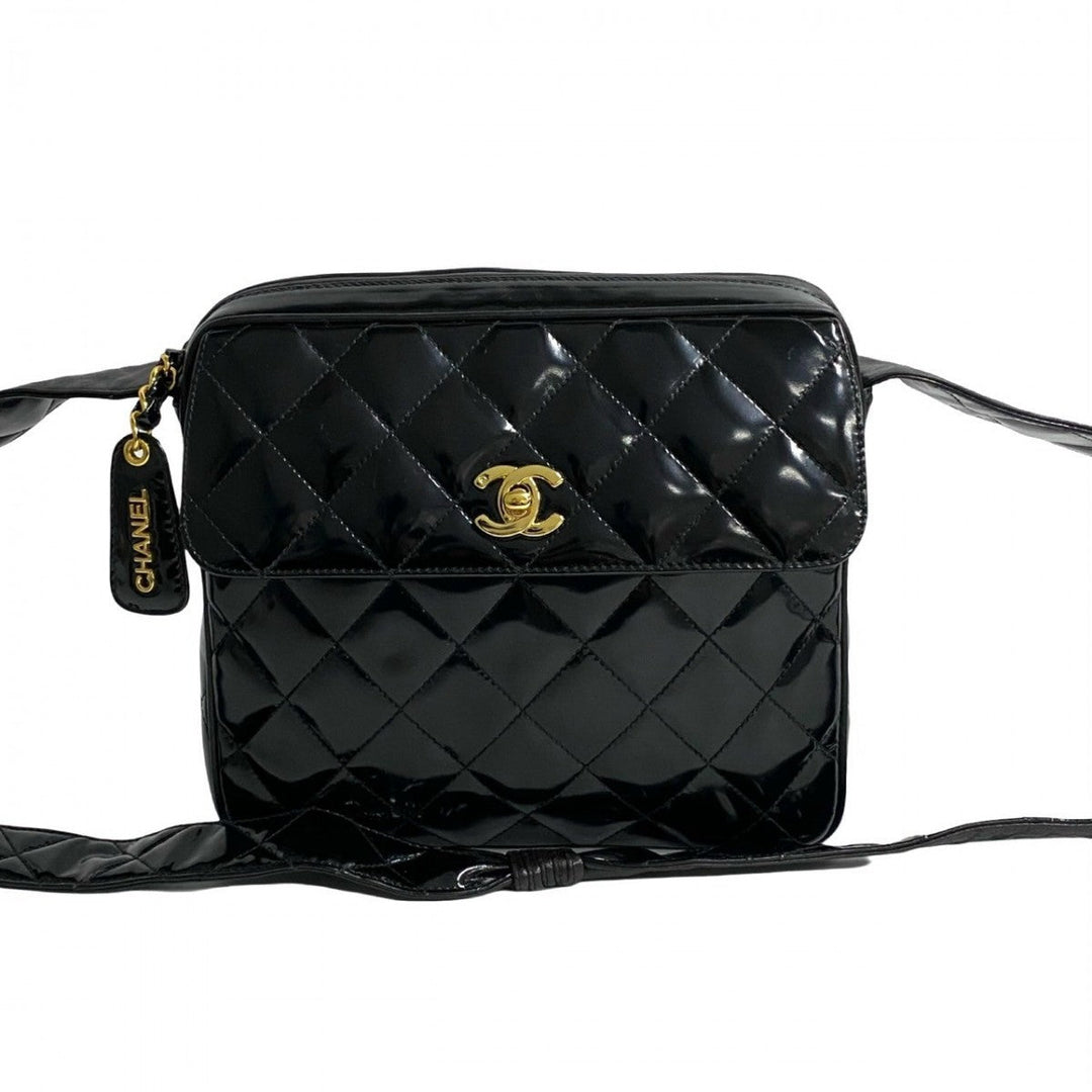 CHANEL Shoulder Bag Patent leather black Matrasse