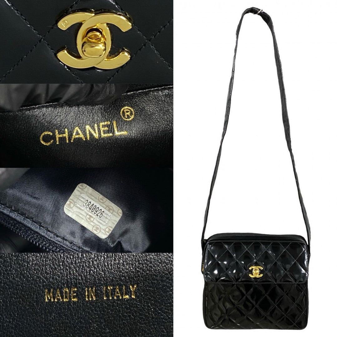 CHANEL Shoulder Bag Patent leather black Matrasse