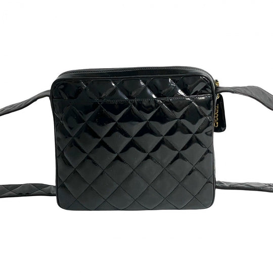 CHANEL Shoulder Bag Patent leather black Matrasse