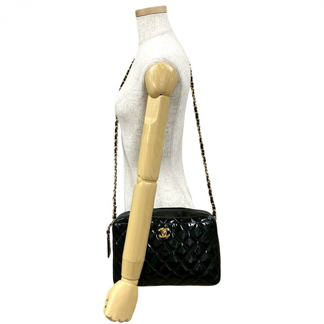 CHANEL Shoulder Bag Patent leather black Matrasse