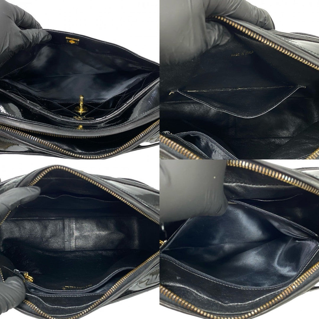CHANEL Shoulder Bag Patent leather black Matrasse