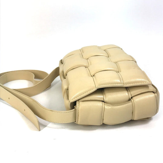 BOTTEGAVENETA Shoulder Bag 717506 leather beige Padded cassette Women Used Authentic