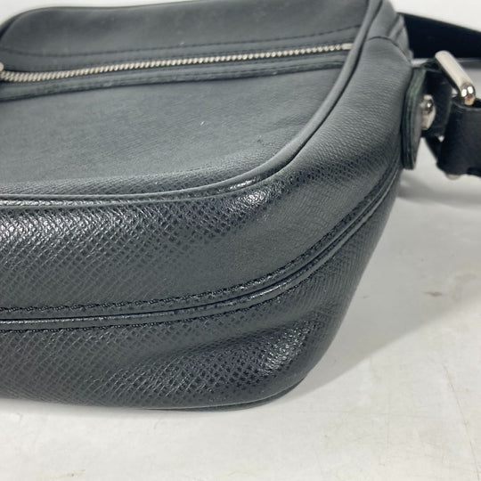 LOUIS VUITTON Shoulder Bag M32462 Taiga Leather black Taiga Dimitri mens Used Authentic