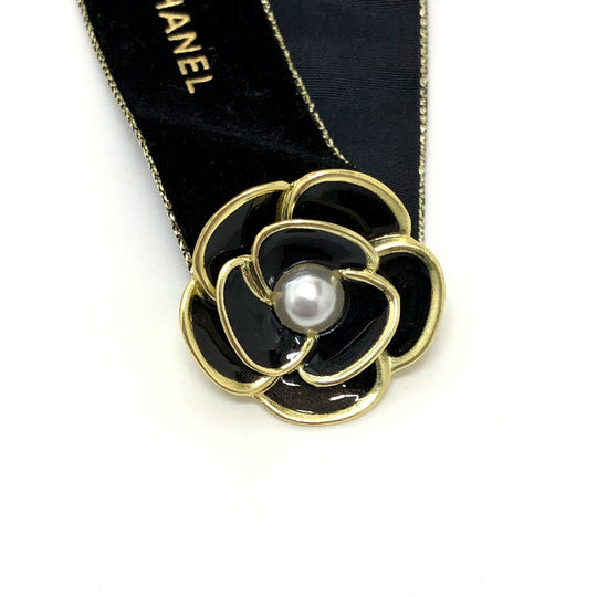 CHANEL Brooch metal gold 23A CC COCO Mark Flower Rhinestone