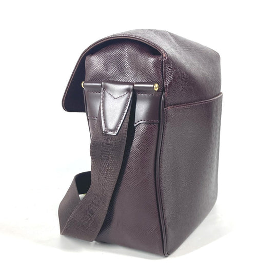 LOUIS VUITTON Shoulder Bag M30826 Taiga Leather purple Taiga Yaranga mens Used Authentic
