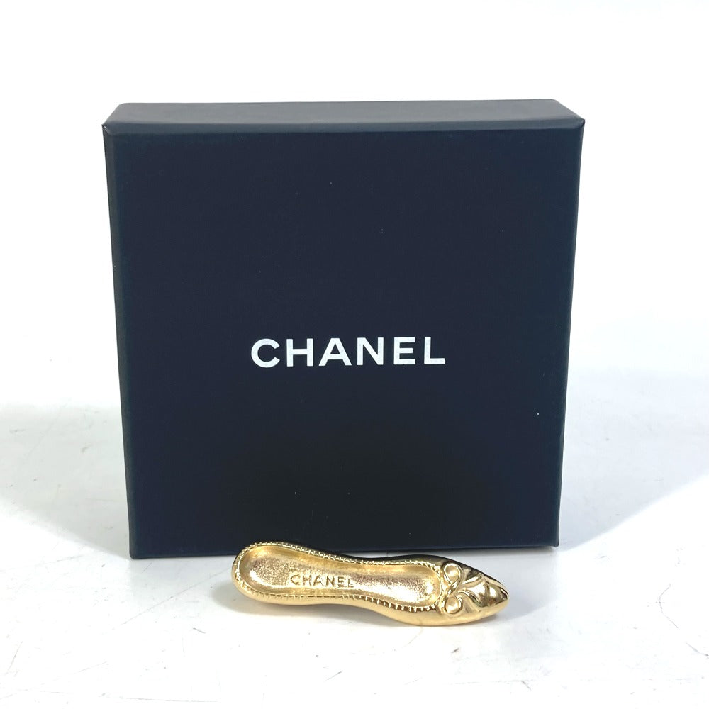 CHANEL Brooch Gold Plated gold pumps motif Pin Brooch Women Used Authentic
