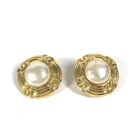 CHANEL Earring metal gold vintage CC COCO Mark 4-row fake pearl Women Used Authentic