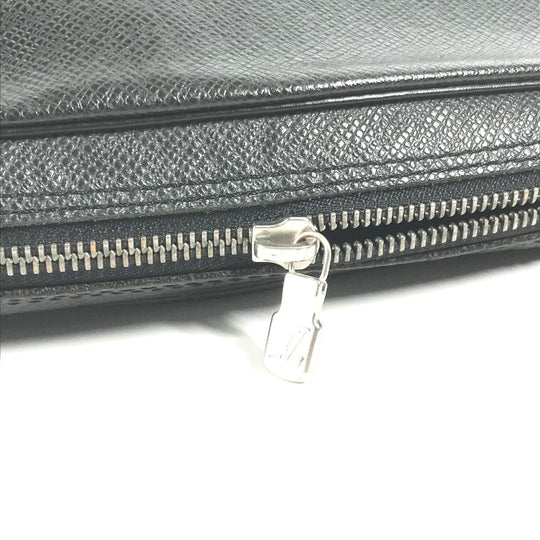 LOUIS VUITTON business bag M30212 Taiga Leather black Taiga Truth Cracking Tat GM mens Used Authentic