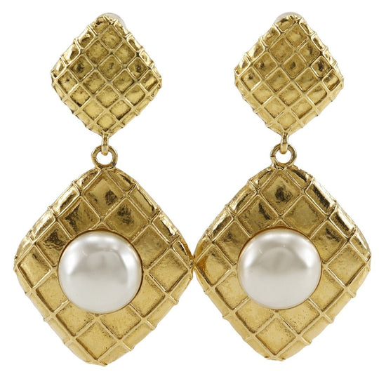 CHANEL Earring Plated Gold, Faux Pearl gold Rhombus Matrasse