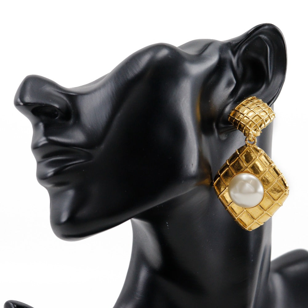 CHANEL Earring Plated Gold, Faux Pearl gold Rhombus Matrasse