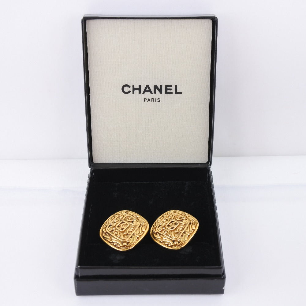 CHANEL Earring Plated Gold gold vintage Rhombus COCO Mark Women Secondhand Authentic