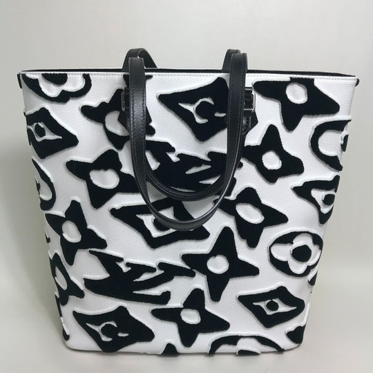 LOUIS VUITTON Tote Bag M45567 Coated canvas White / black Tufted monogram LVXUF Hippo unisex(Unisex) Used Authentic