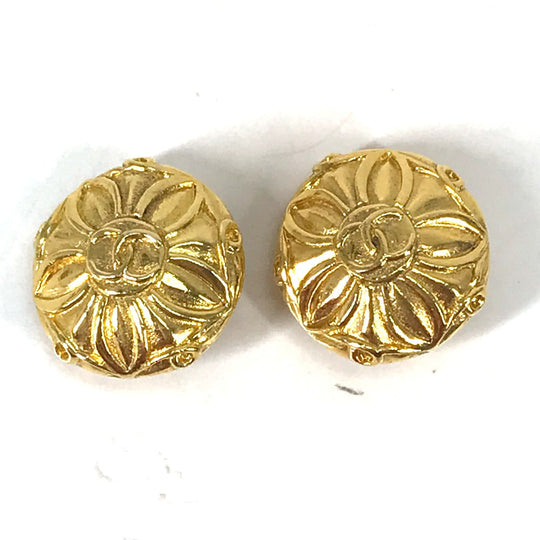 CHANEL Earring metal gold vintage CC COCO Mark Women Used Authentic