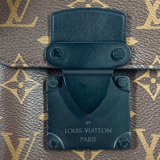 LOUIS VUITTON Shoulder Bag M81522 Monogram canvas Brown Monogram S Lock Vertical Wearable Wallet mens Used Authentic