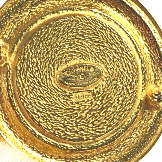 CHANEL Brooch metal gold Vintage round logo Women Secondhand Authentic
