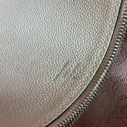 LOUIS VUITTON Shoulder Bag M58483 monogram mahina leather white Monogram Mahina Mulia Women Used Authentic