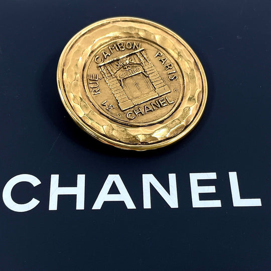 CHANEL Brooch Gold Plated gold vintage 31 RUE CAMBON PARIS