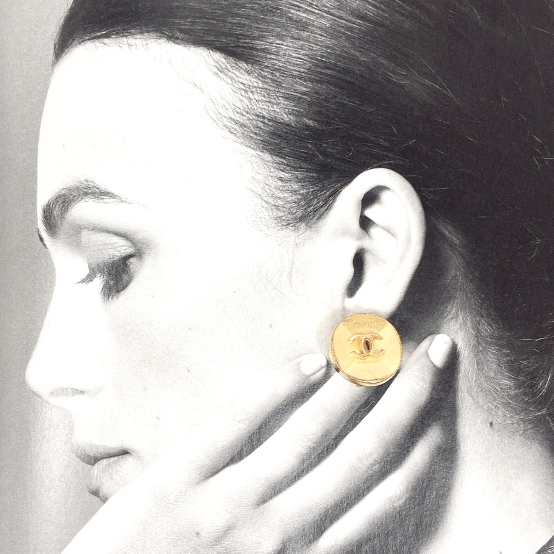CHANEL Earring metal gold vintage COCO Mark
