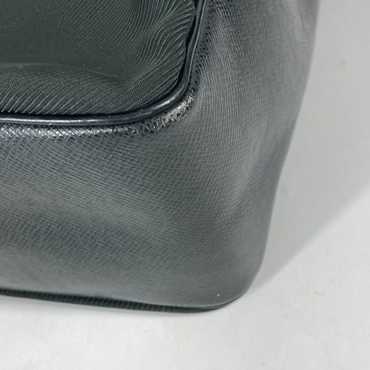 LOUIS VUITTON Shoulder Bag M30862 Taiga Leather, Nylon black Taiga Thai meal mens Used Authentic