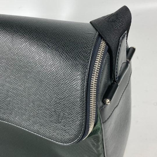 LOUIS VUITTON Shoulder Bag M30862 Taiga Leather, Nylon black Taiga Thai meal mens Used Authentic