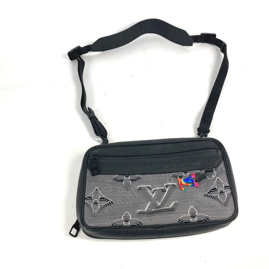 LOUIS VUITTON Shoulder Bag M55698 Leather / nylon black LV initials Expandable messenger unisex(Unisex) Used Authentic