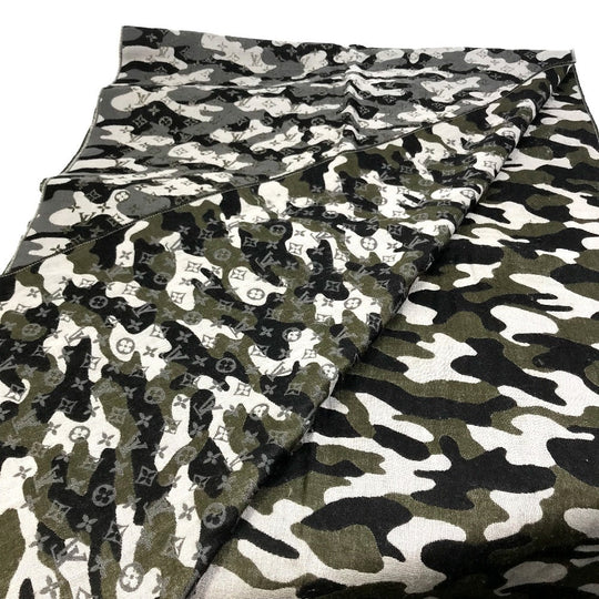 LOUIS VUITTON Stall M71627 Wool, Silk Black x khaki Camouflage camouflage Etoile Monogram Gradient