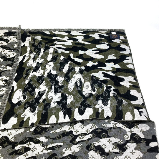 LOUIS VUITTON Stall M71627 Wool, Silk Black x khaki Camouflage camouflage Etoile Monogram Gradient