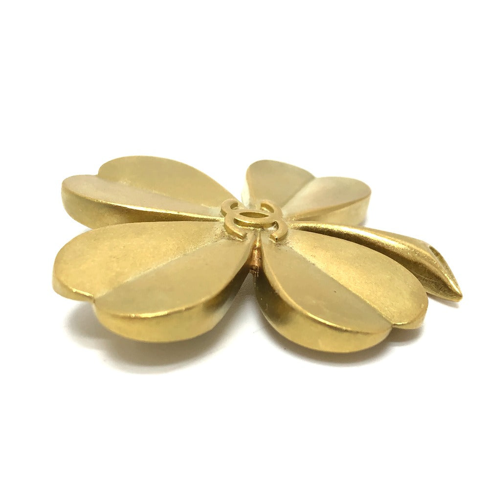 CHANEL Brooch metal gold 94A Clover Women Used Authentic