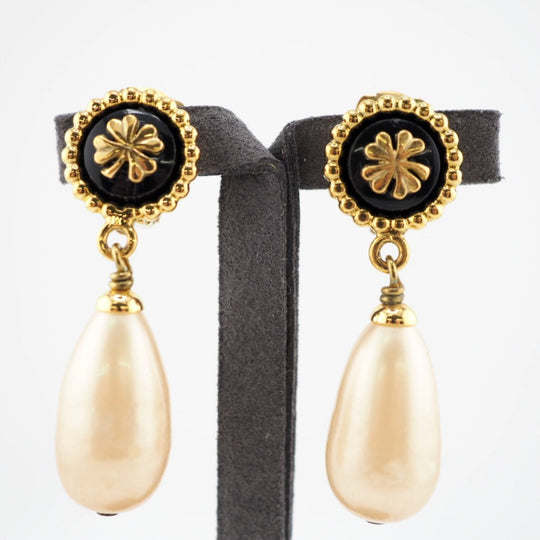 CHANEL Earring Gold Plated, Faux Pearl gold 94A Gold Platedx Fake Pearl Clover Women Used Authentic