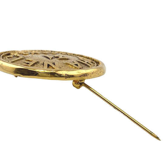 CHANEL Brooch Gold Plated gold 31 RUE CAMBON 1135 Women Used Authentic