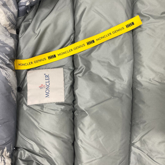 MONCLER Down jacket Nylon gray Moncler Genius x Hike 22 00 GALENSTOCKIS PRINT mens TG00 Used Authentic
