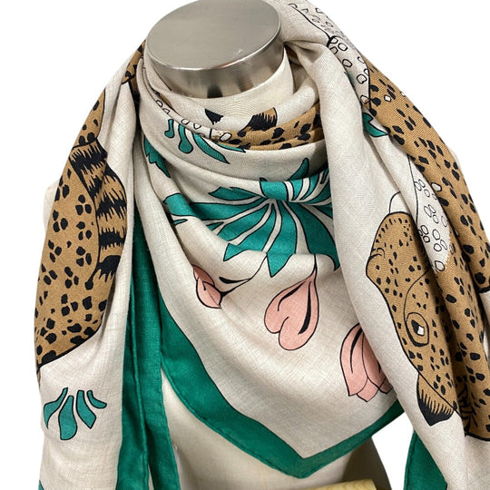 HERMES Stall Cashmere Pashmina , Silk Multi Carre Geant LES LEOPARDS Leopard Women Used Authentic