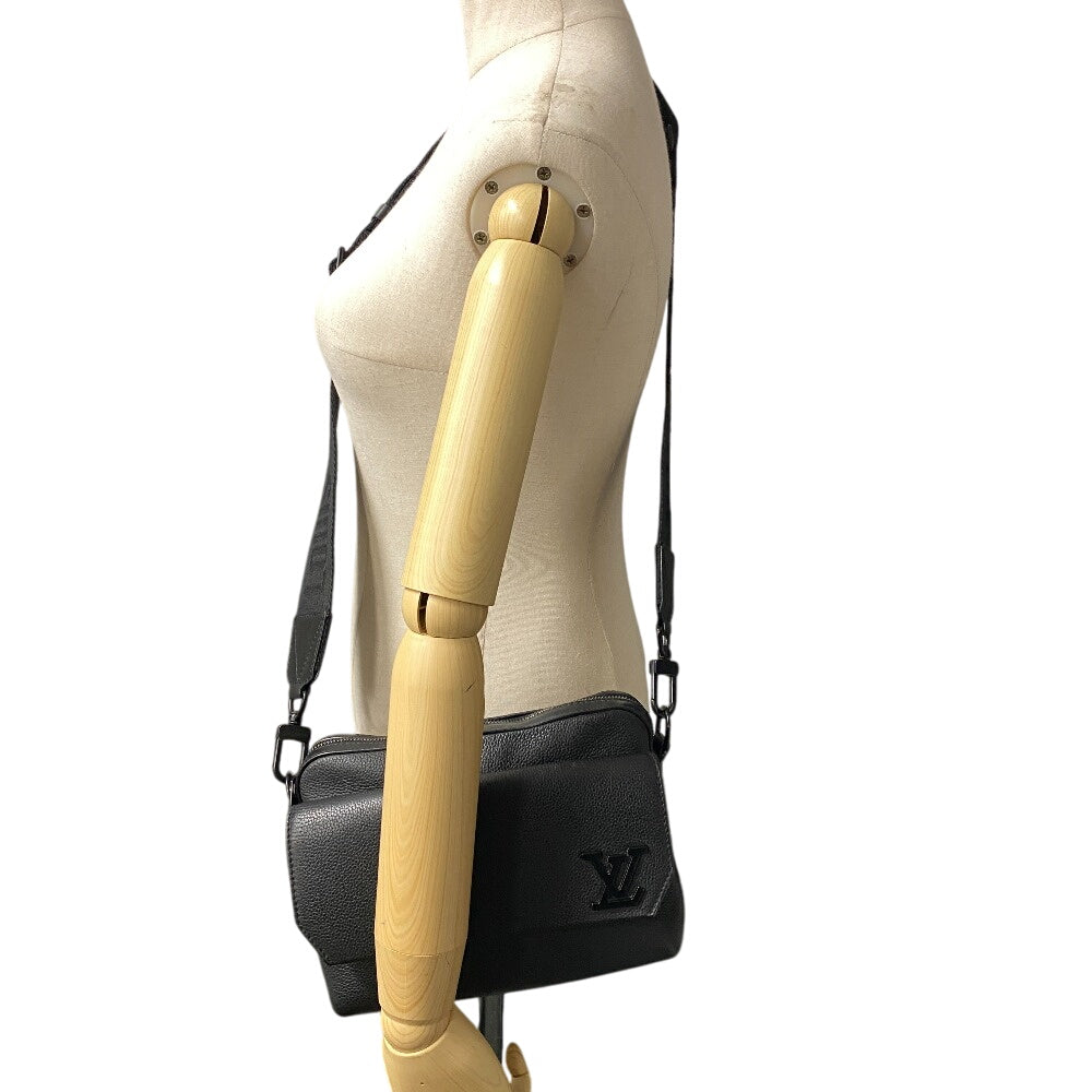 LOUIS VUITTON Sling bag M22482 leather Noir Aerogram fastline messenger mens(Unisex) Used Authentic