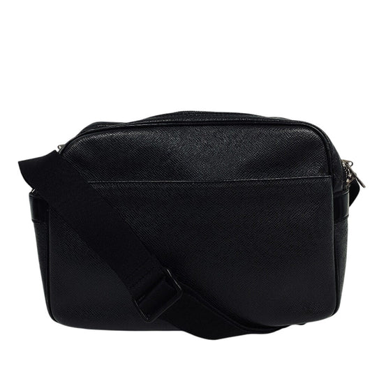 LOUIS VUITTON Shoulder Bag M30152 leather black Taiga reporter mens Used Authentic