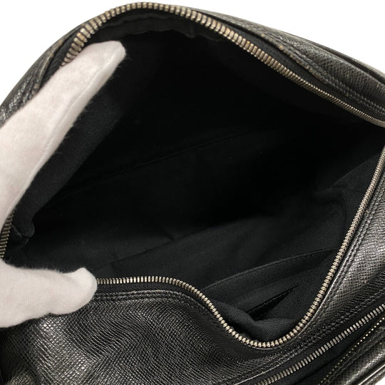 LOUIS VUITTON Shoulder Bag M30152 leather black Taiga reporter mens Used Authentic
