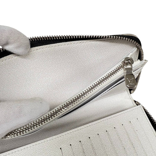 LOUIS VUITTON Long Wallet Purse M31078 leather white Taigalama Zippy Wallet Vertical Women Used Authentic