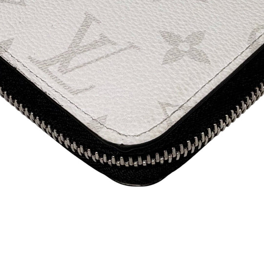 LOUIS VUITTON Long Wallet Purse M31078 leather white Taigalama Zippy Wallet Vertical Women Used Authentic
