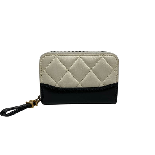 CHANEL Coin case leather white Zip Around Gabriel doe Women Used Authentic