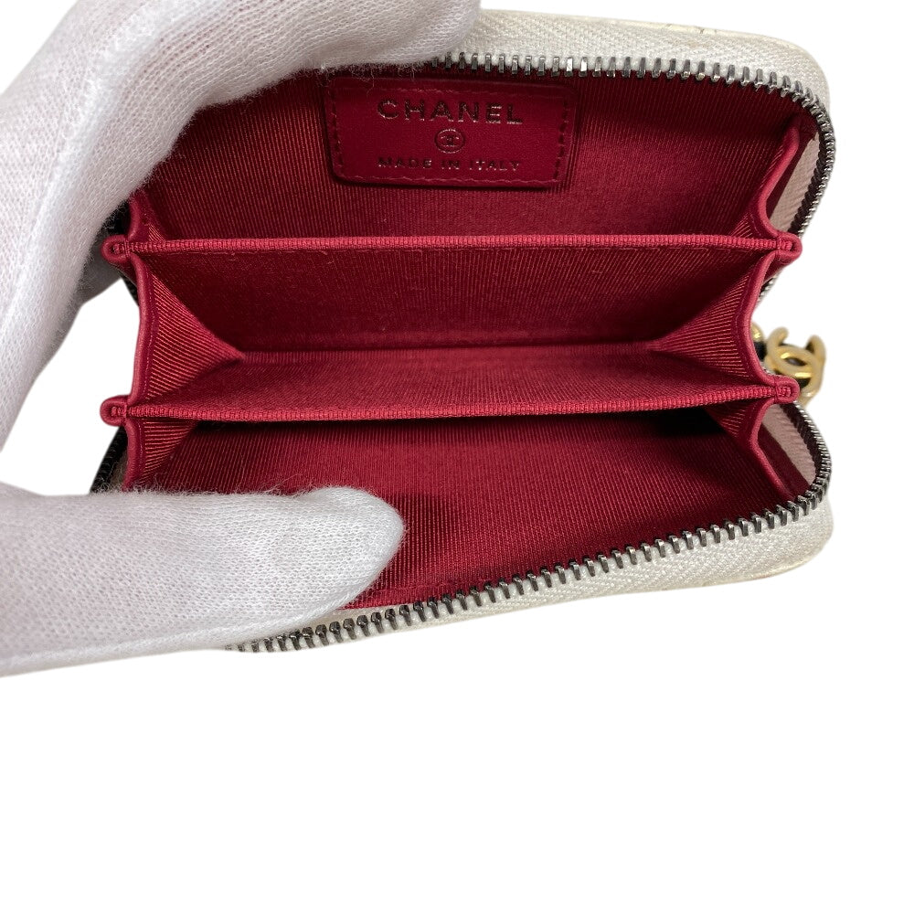 CHANEL Coin case leather white Zip Around Gabriel doe Women Used Authentic